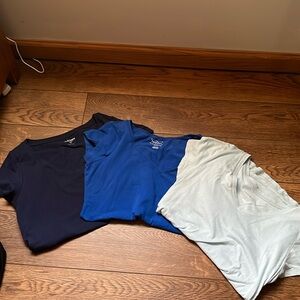 Shades of blue maternity tees with ruched siding